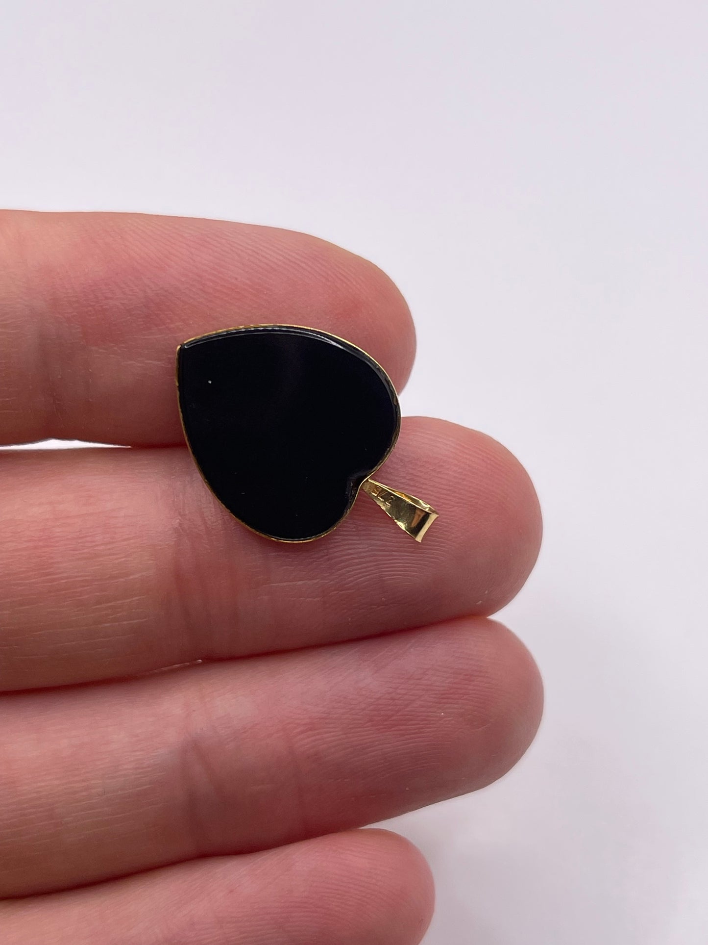 9ct gold onyx and opal pendant
