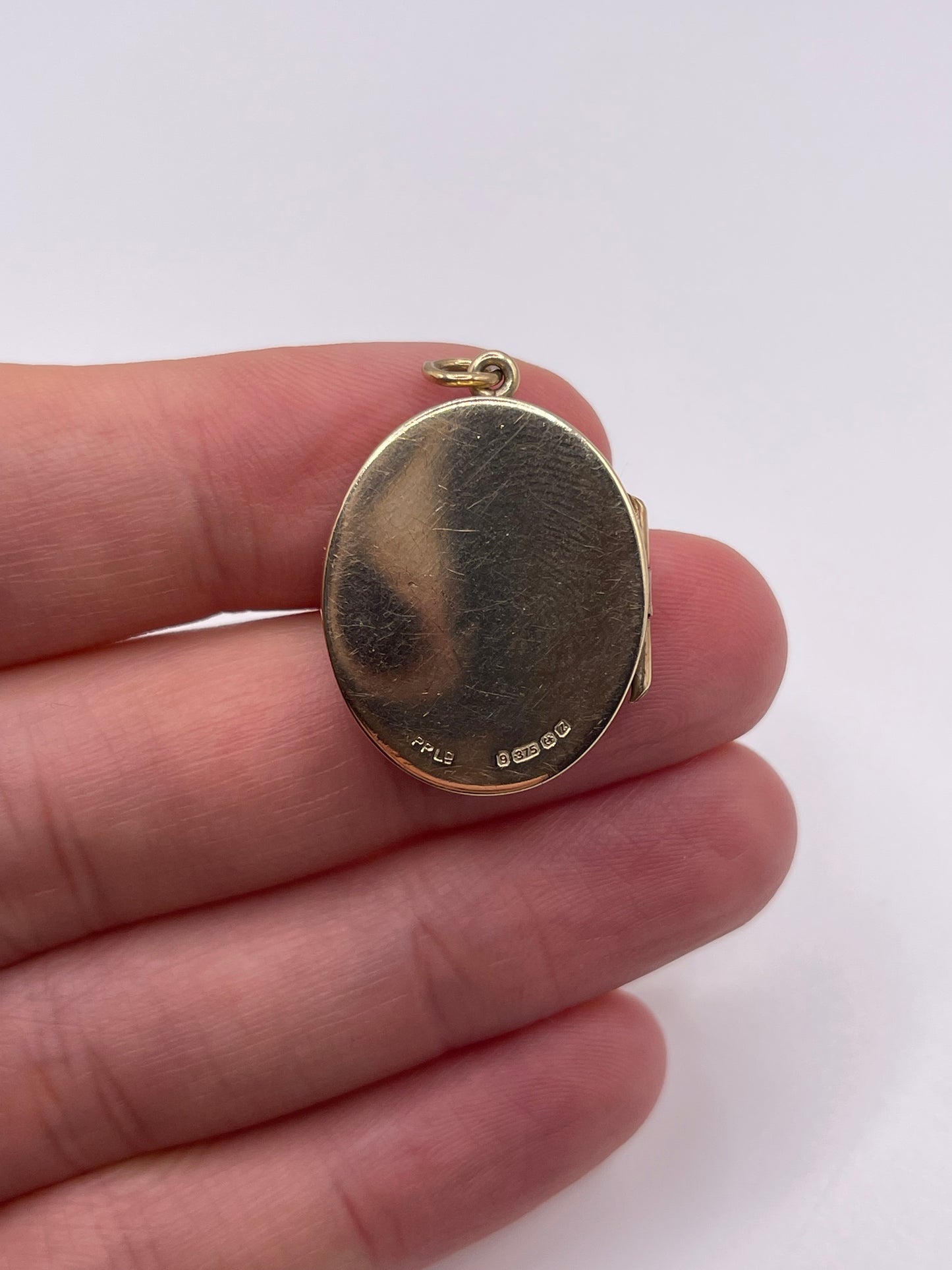 9ct gold locket pendant