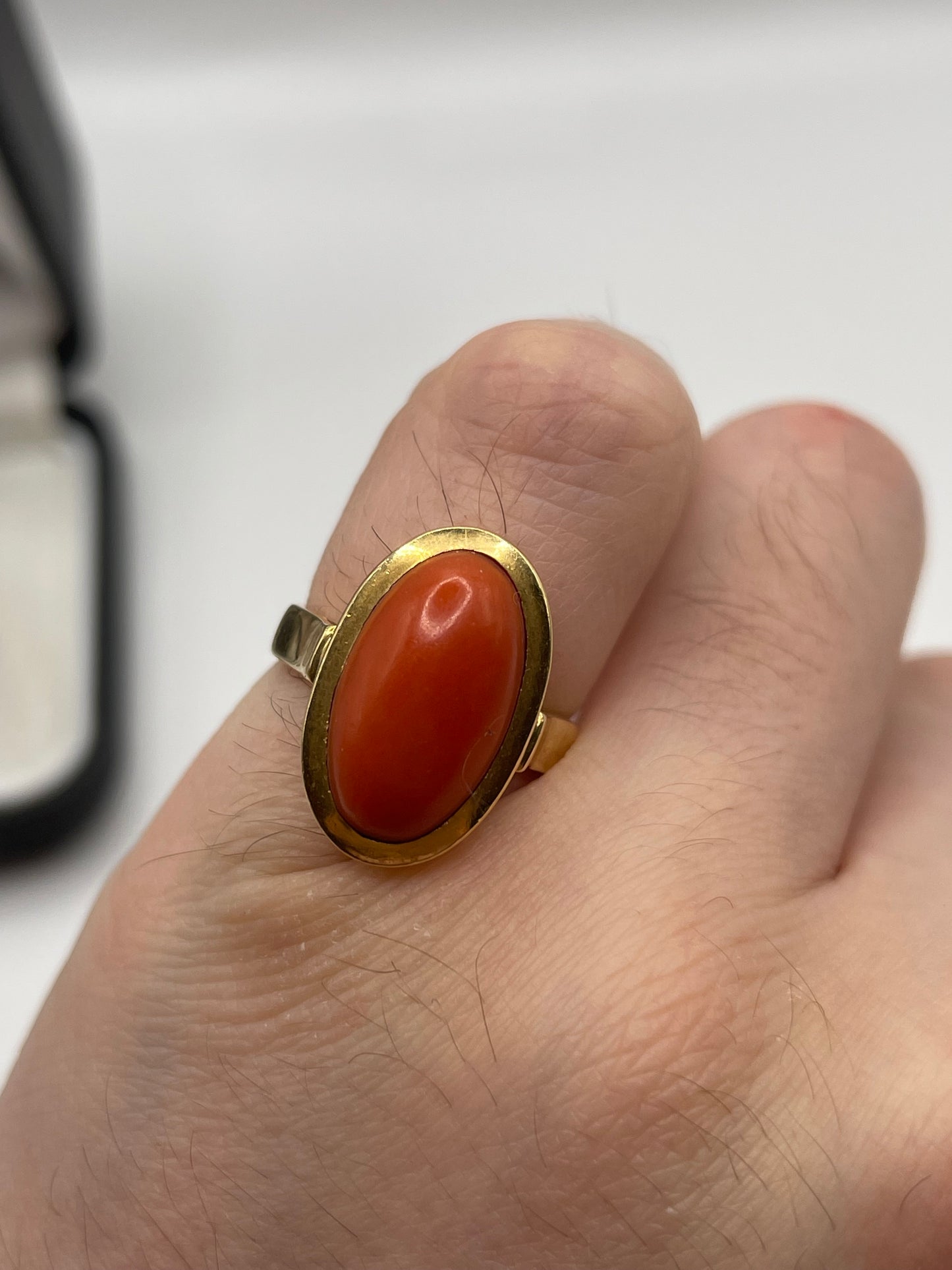 18ct gold coral ring
