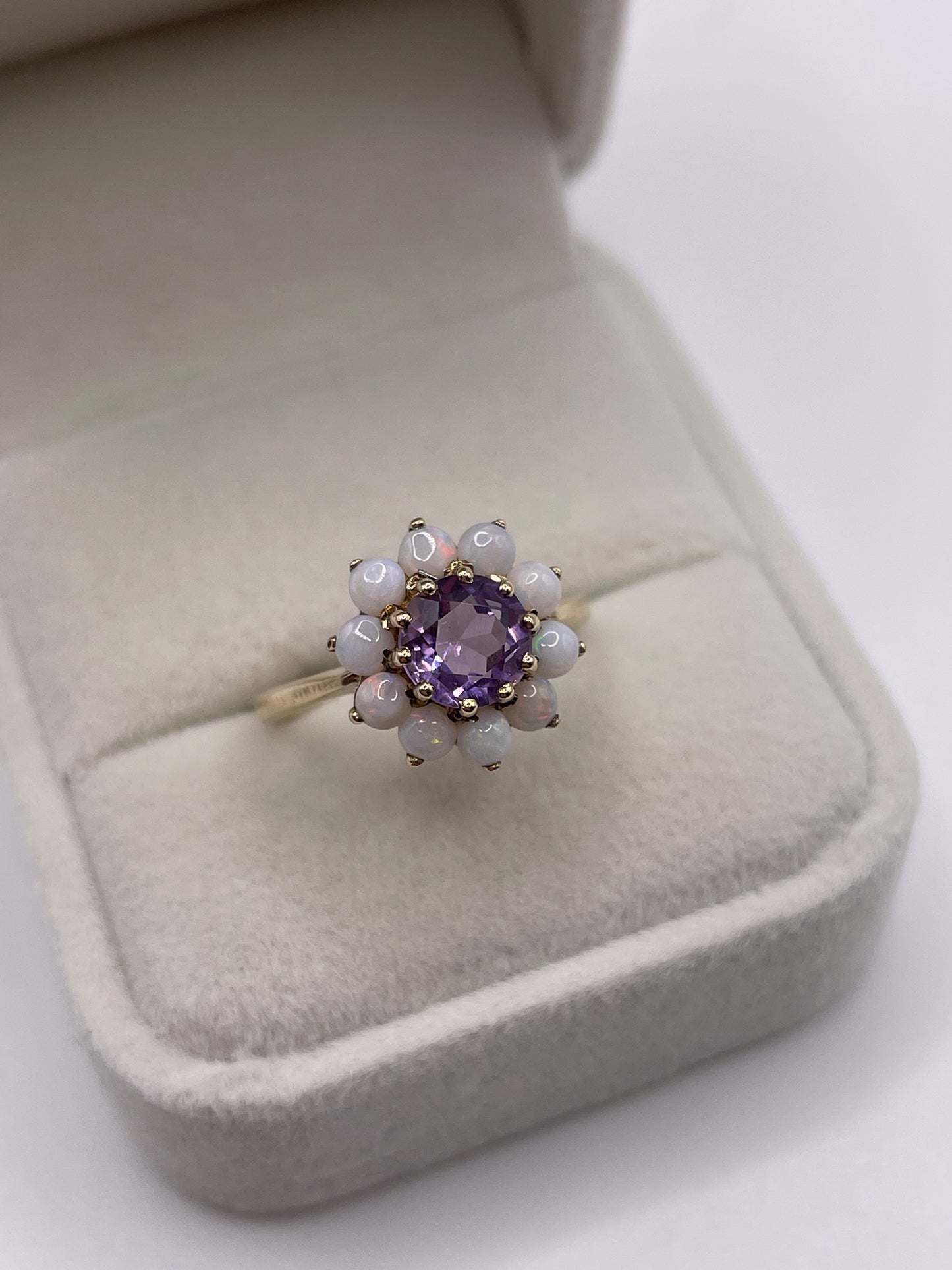 9ct gold amethyst and opal ring