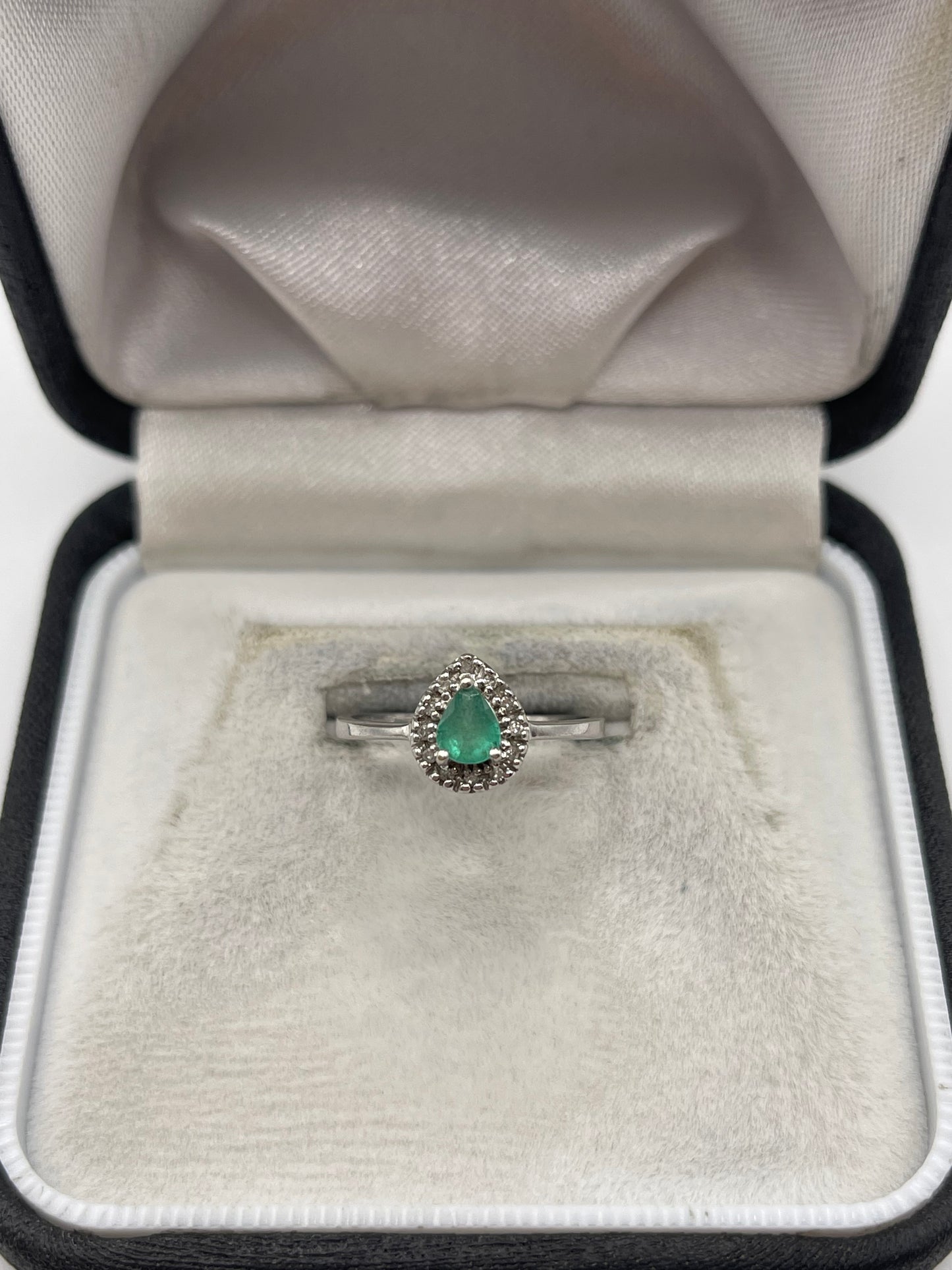 9ct white gold emerald and diamond ring