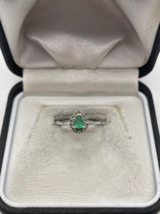 9ct white gold emerald and diamond ring