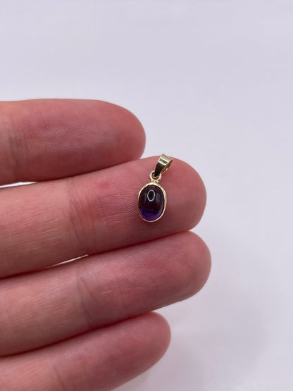 9ct gold cabochon amethyst pendant