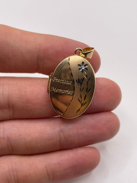 9ct gold locket