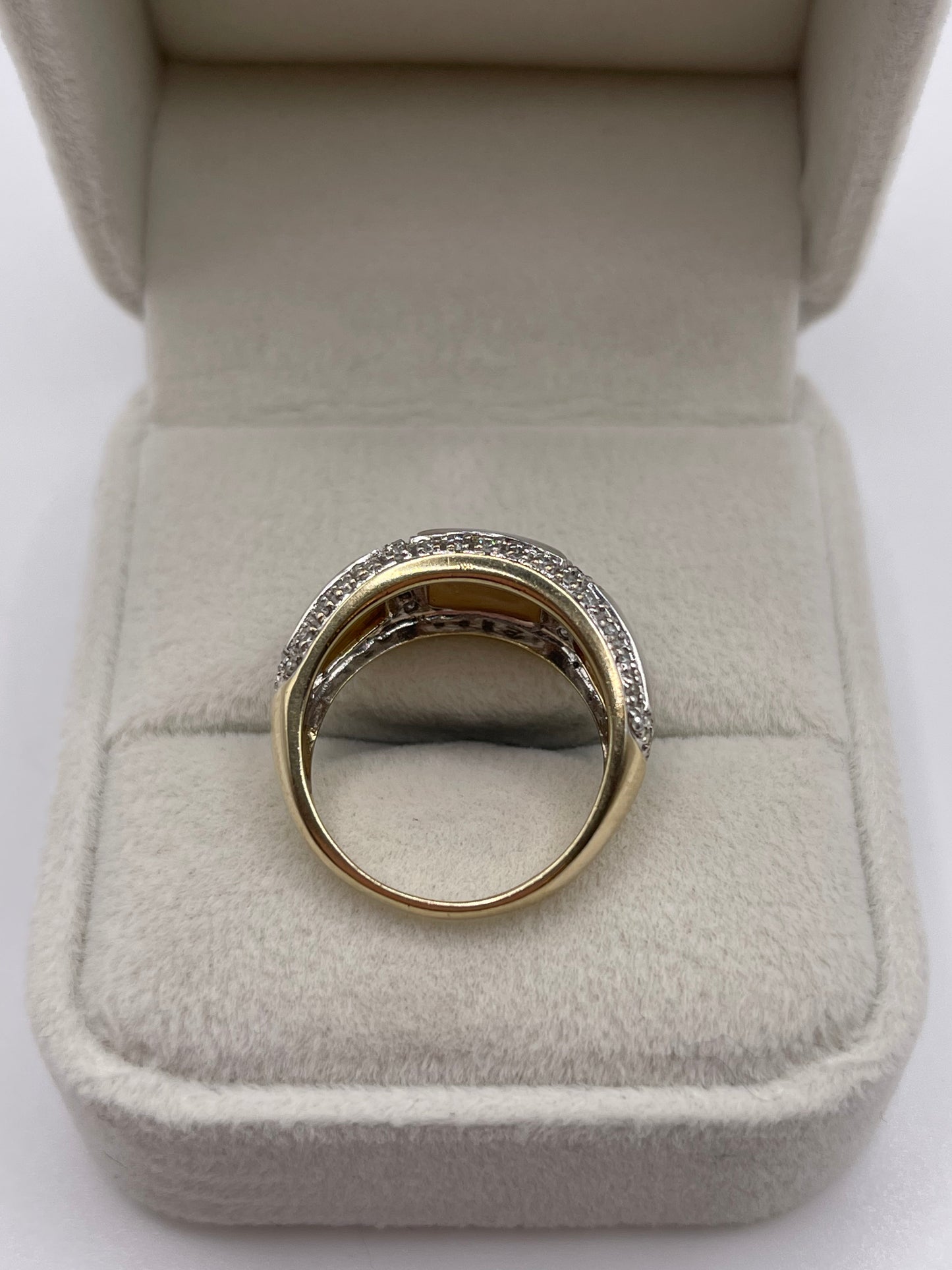9ct gold mother of pearl and diamond ring