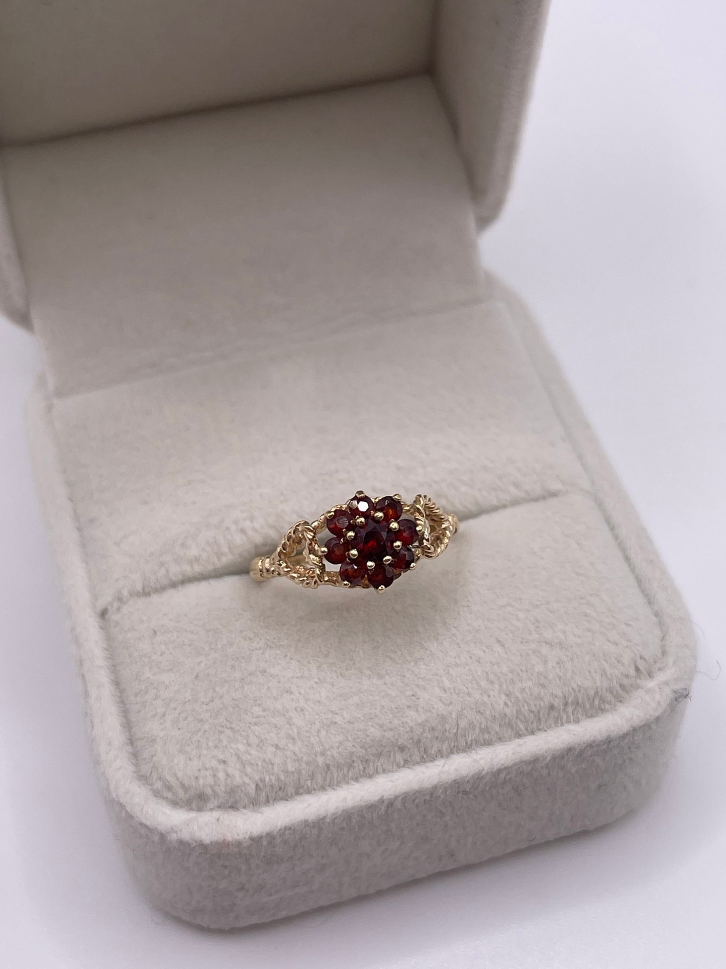 9ct gold garnet cluster ring