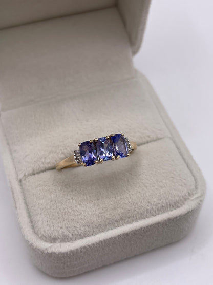 9ct gold tanzanite and diamond ring