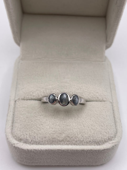 9ct white gold cats eye chrysoberyl ring