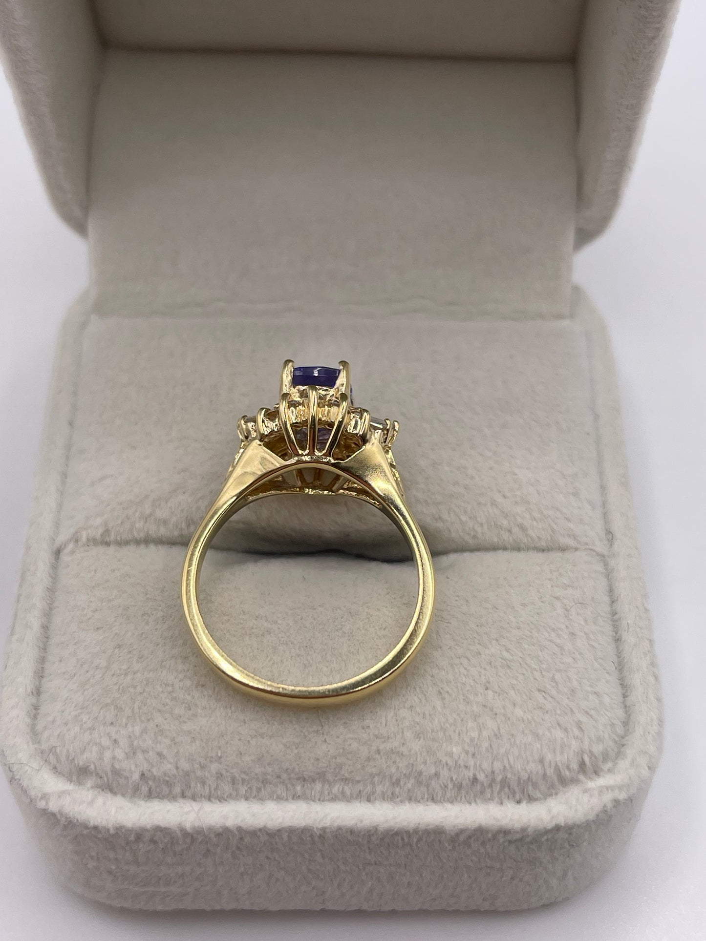 14ct gold tanzanite and diamond ring