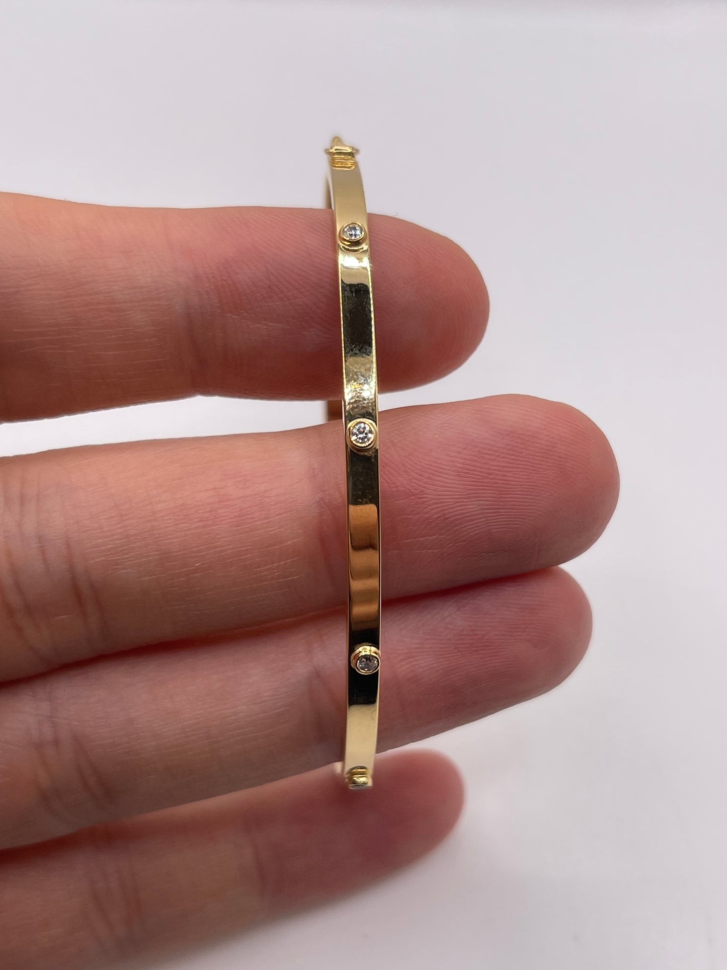 9ct gold cz bangle