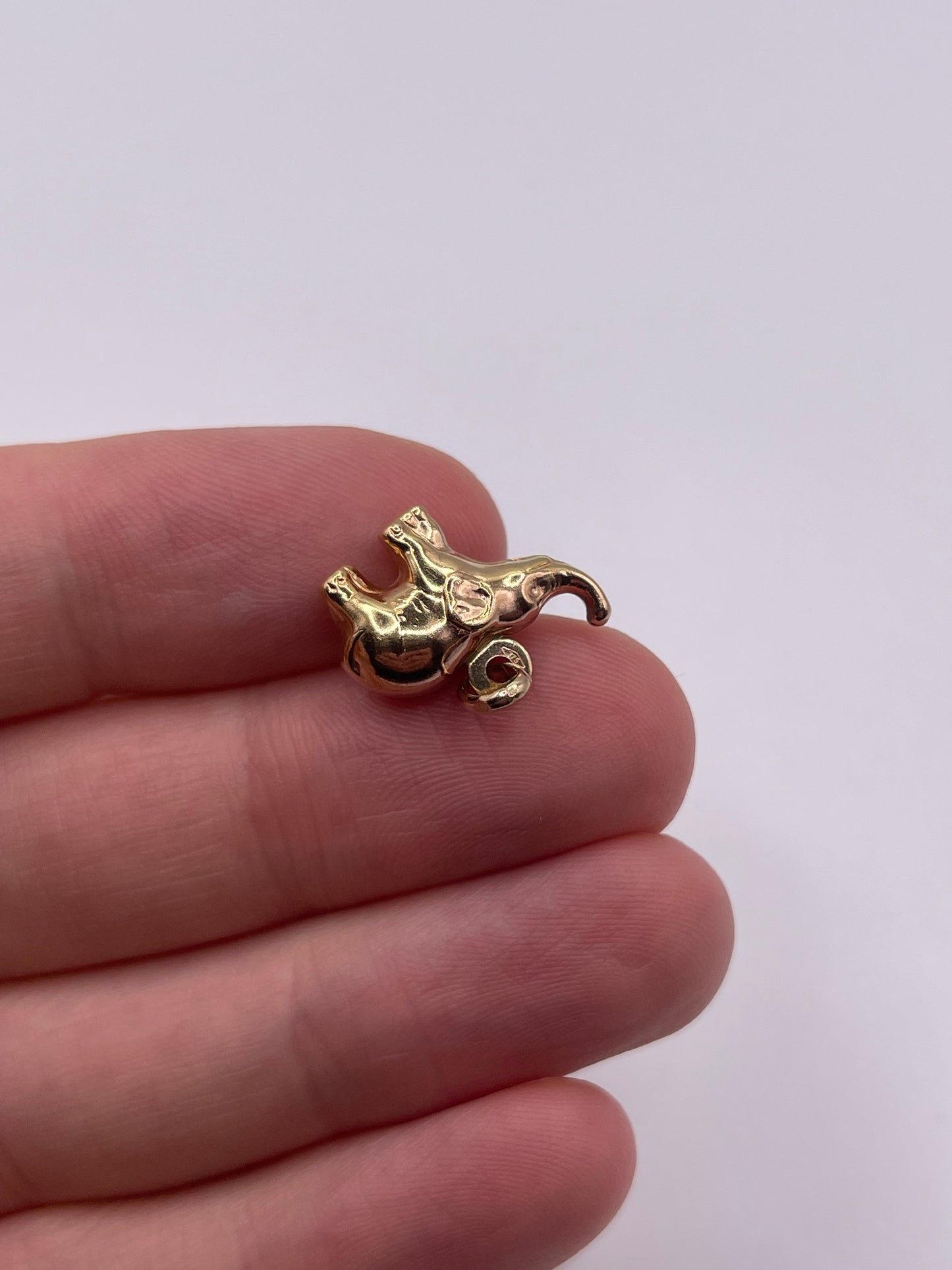 9ct gold elephant charm