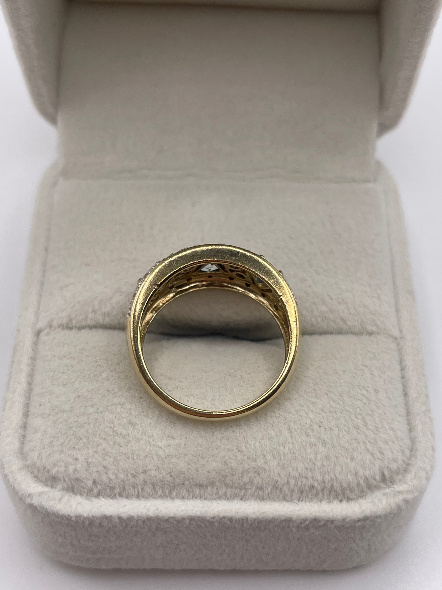 9ct gold topaz and diamond ring