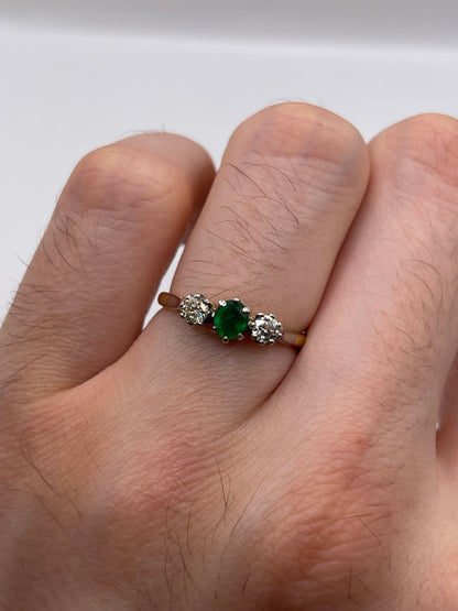 18ct gold platinum emerald and diamond ring