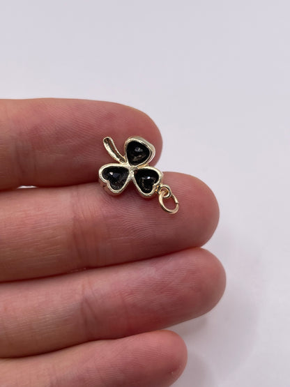 9ct gold sapphire clover pendant