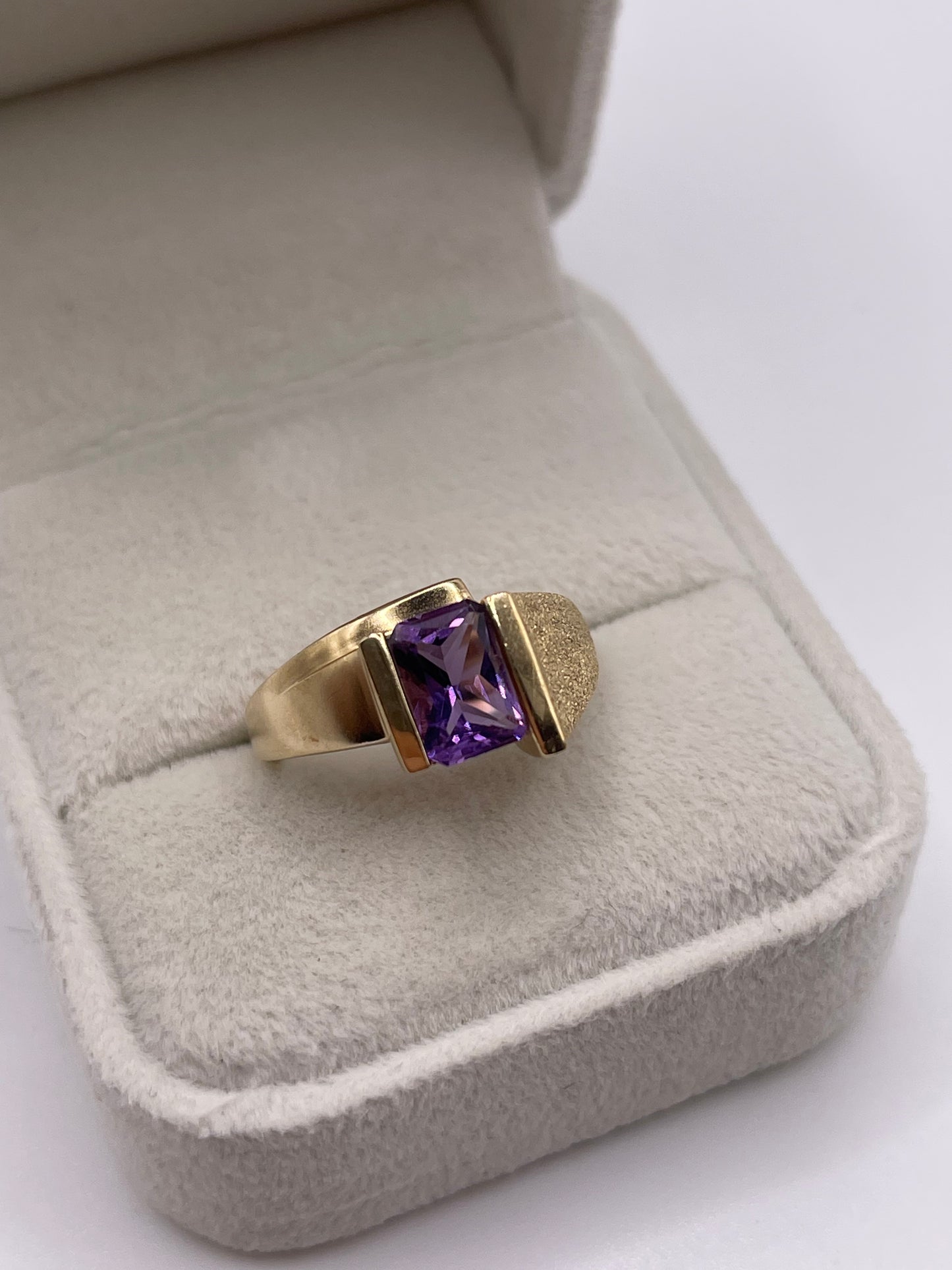 9ct gold amethyst ring