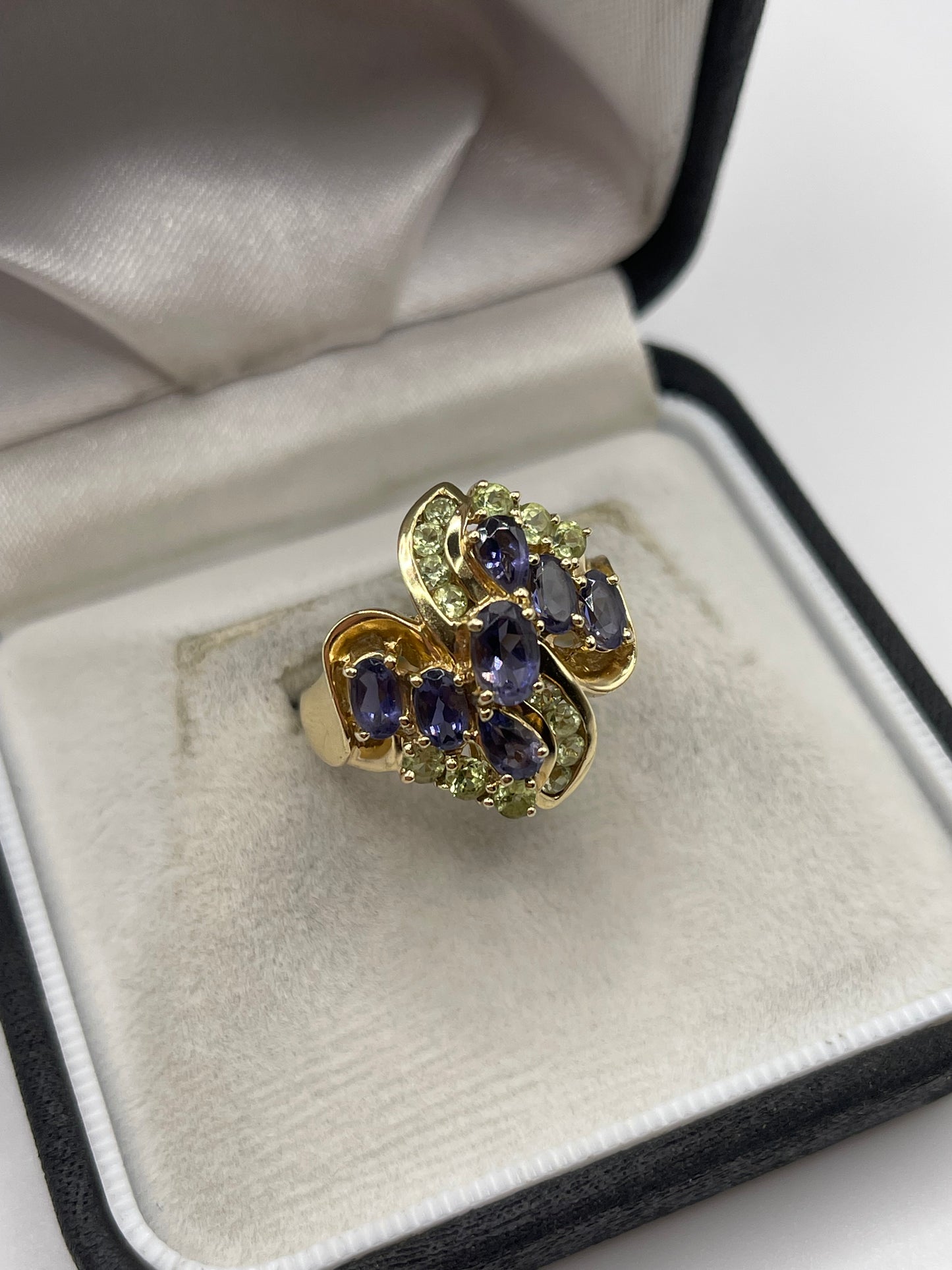 9ct gold iolite and peridot ring