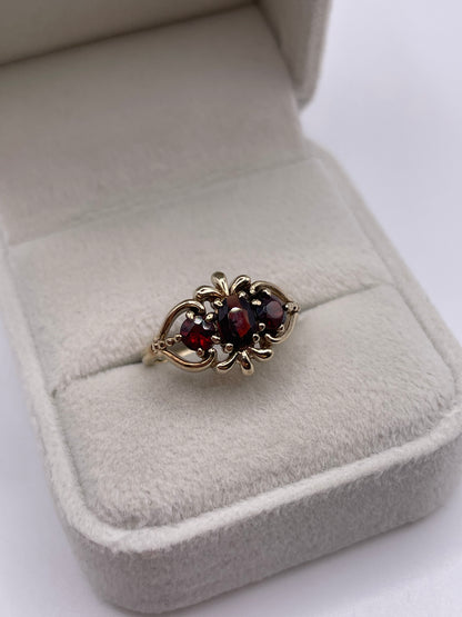 9ct gold garnet ring