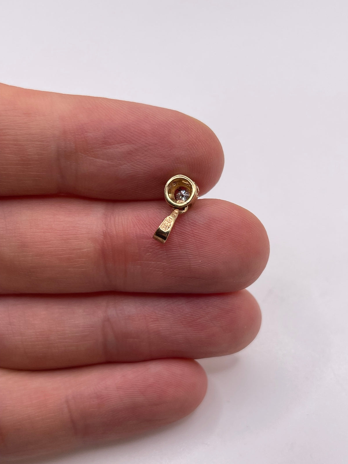 9ct gold diamond pendant
