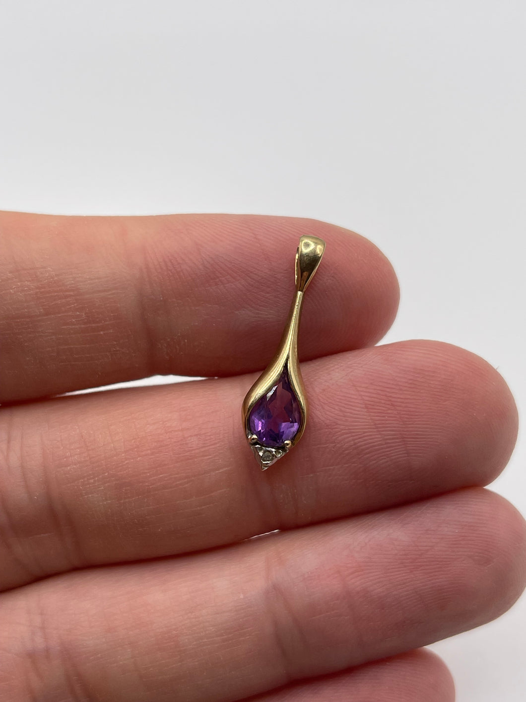 9ct gold amethyst and diamond pendant