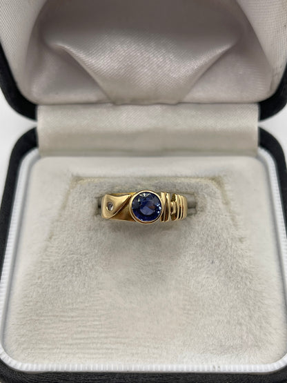 18ct gold sapphire ring