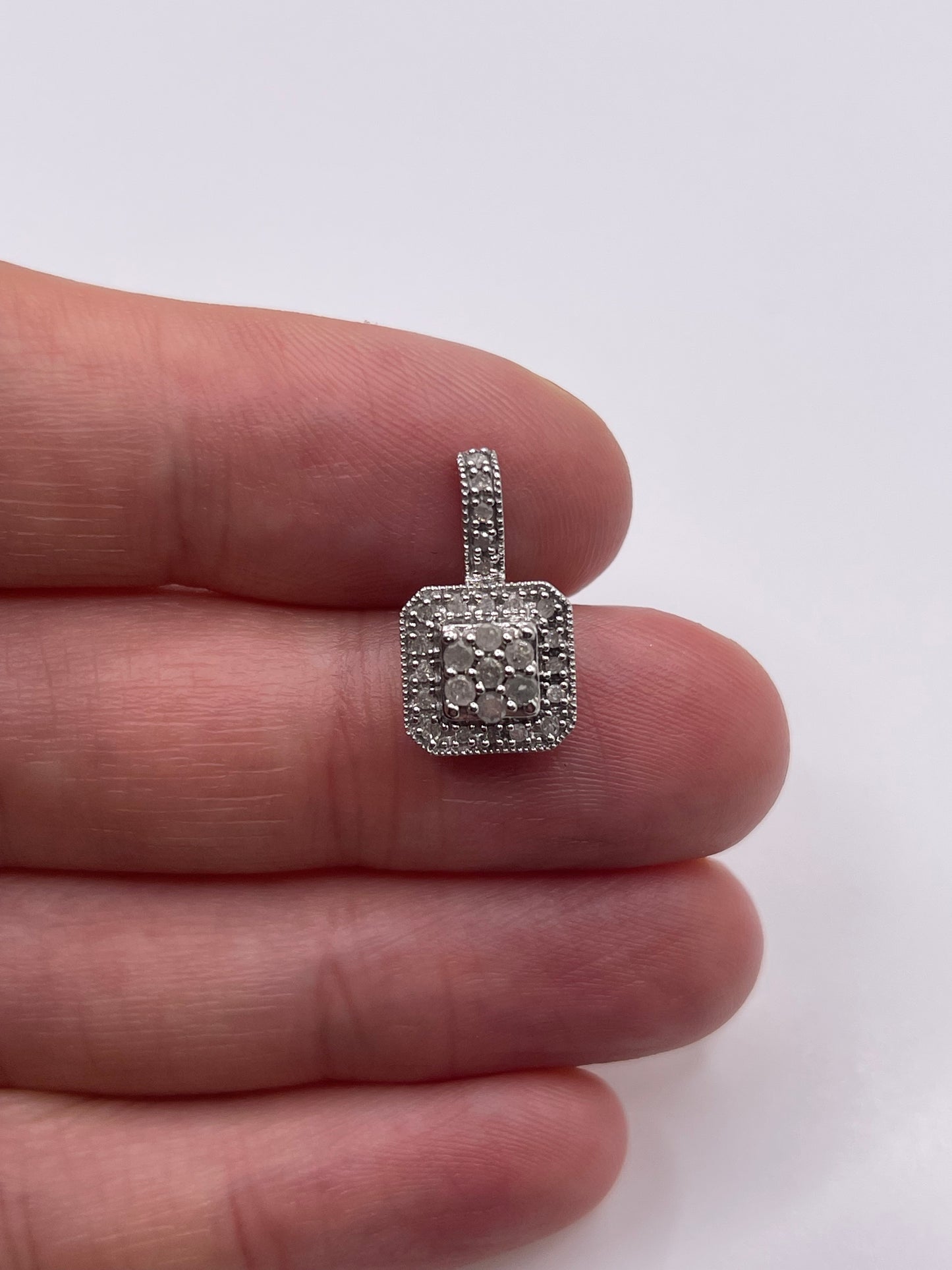9ct white gold diamond cluster pendant