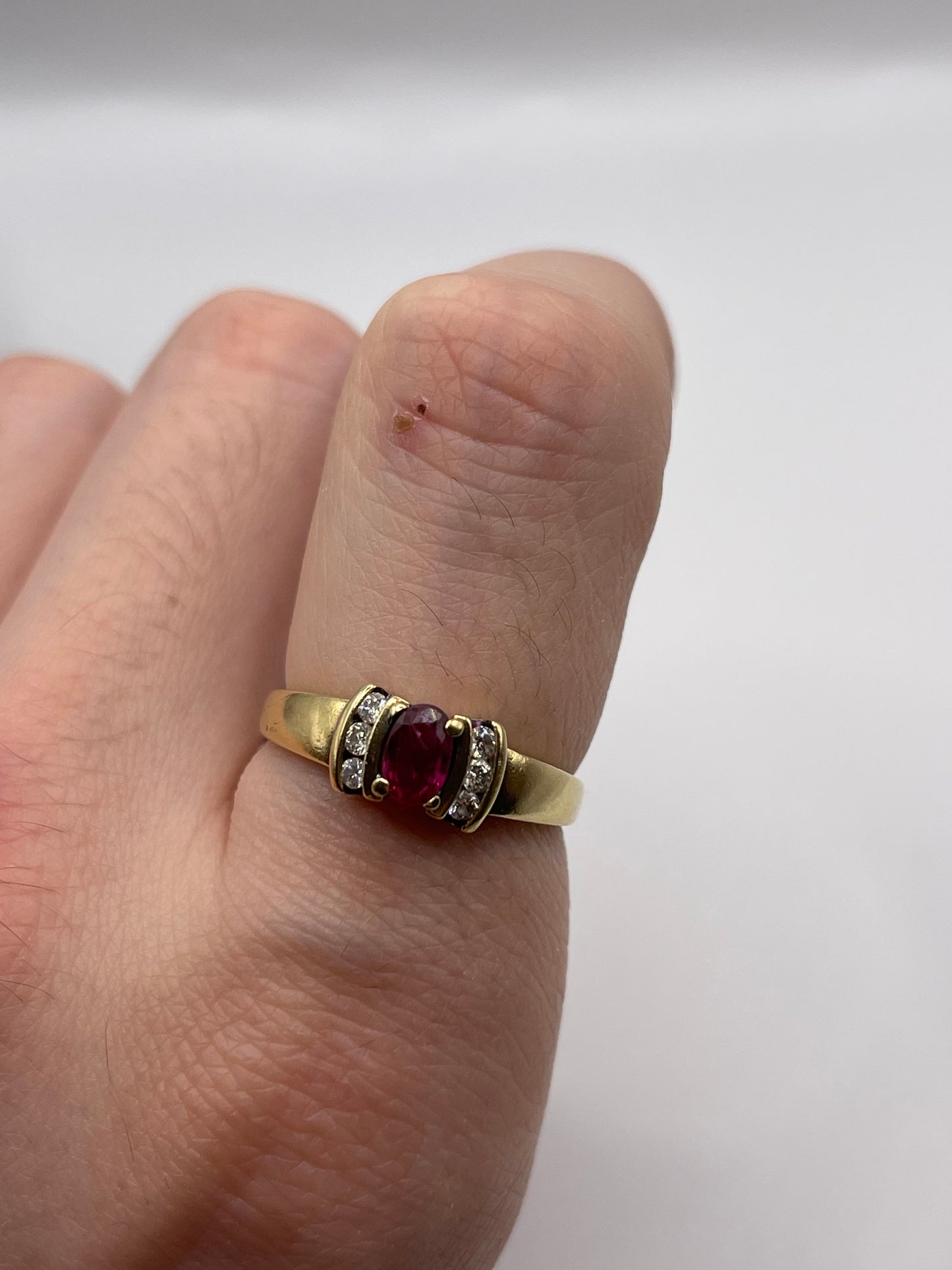 18ct gold ruby and diamond ring