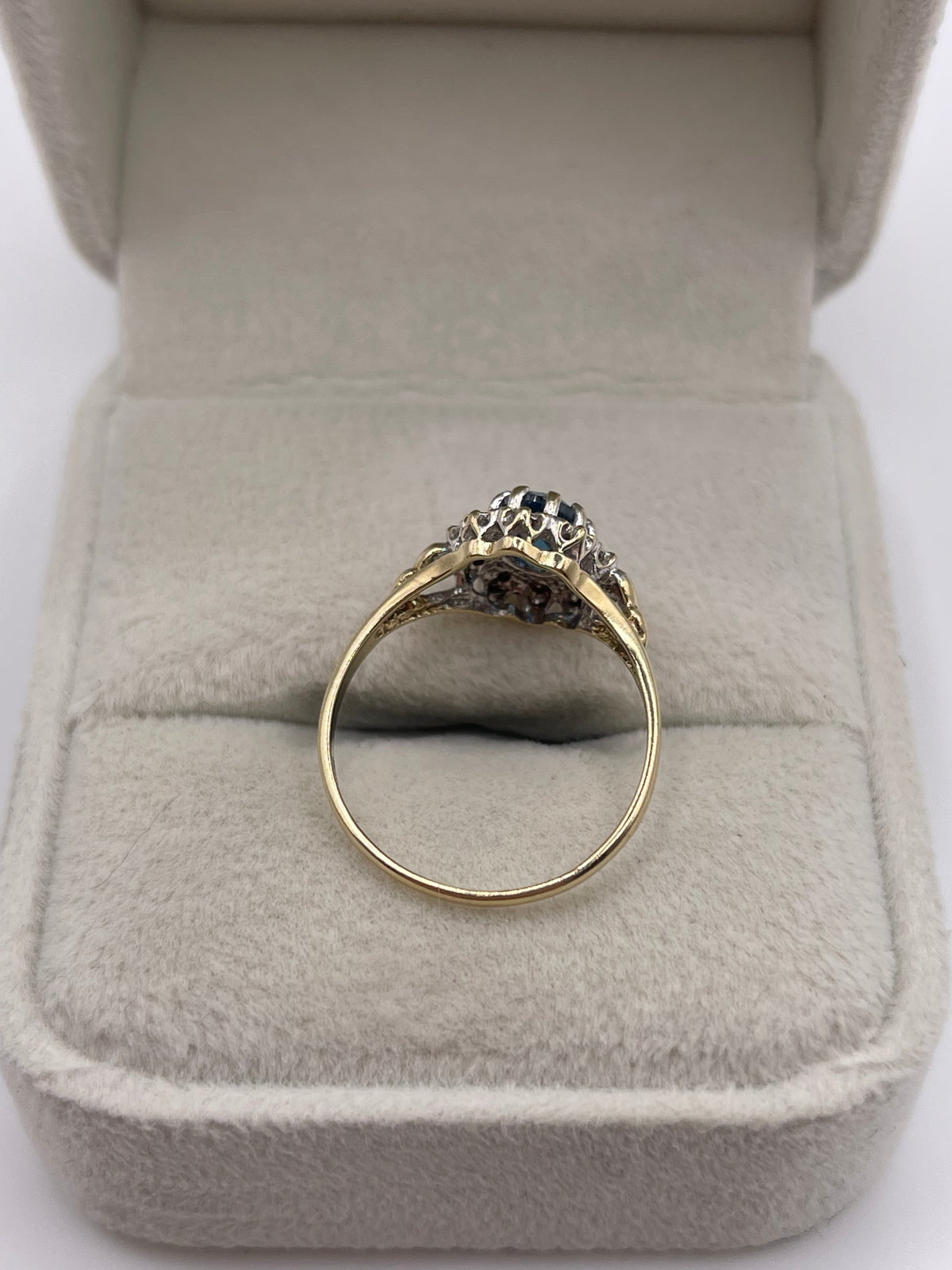 9ct gold topaz and diamond ring