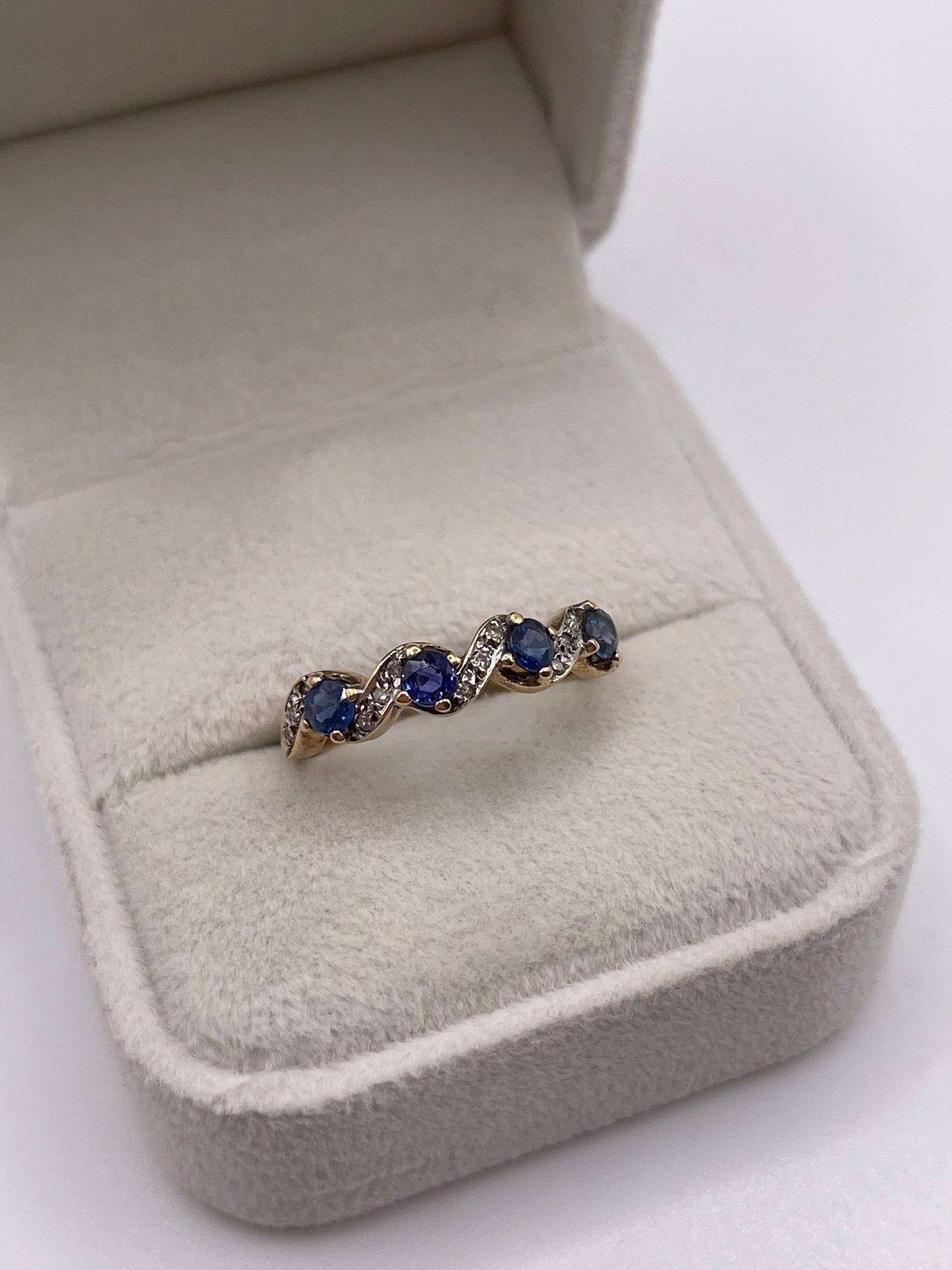 9ct gold sapphire and diamond ring