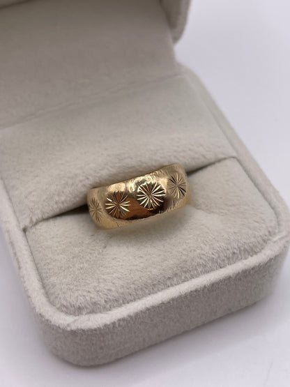 9ct gold patterned band