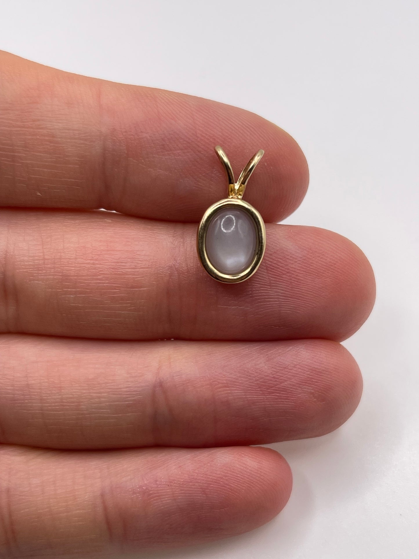 9ct gold moonstone pendant