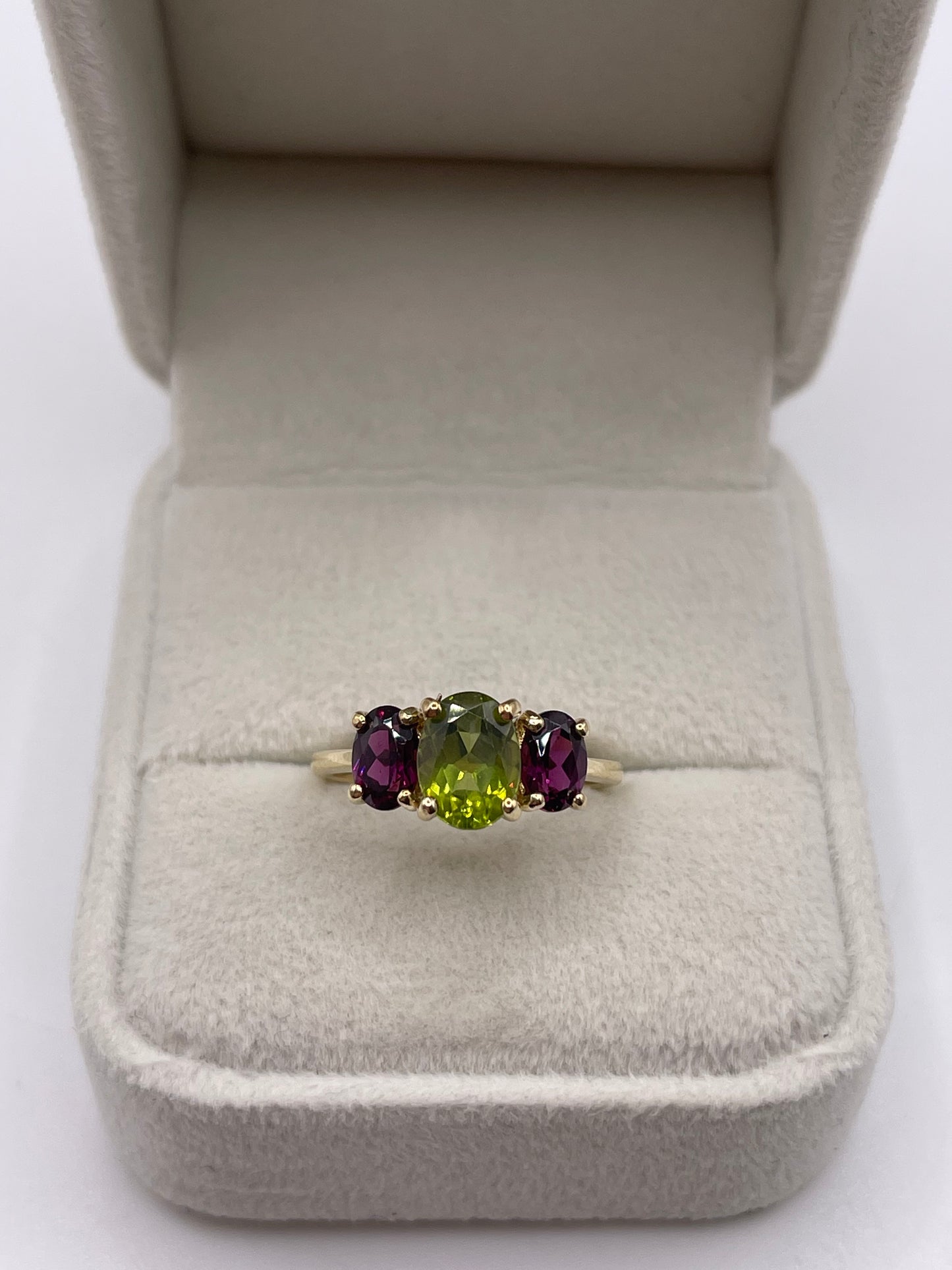 9ct gold quartz and garnet ring