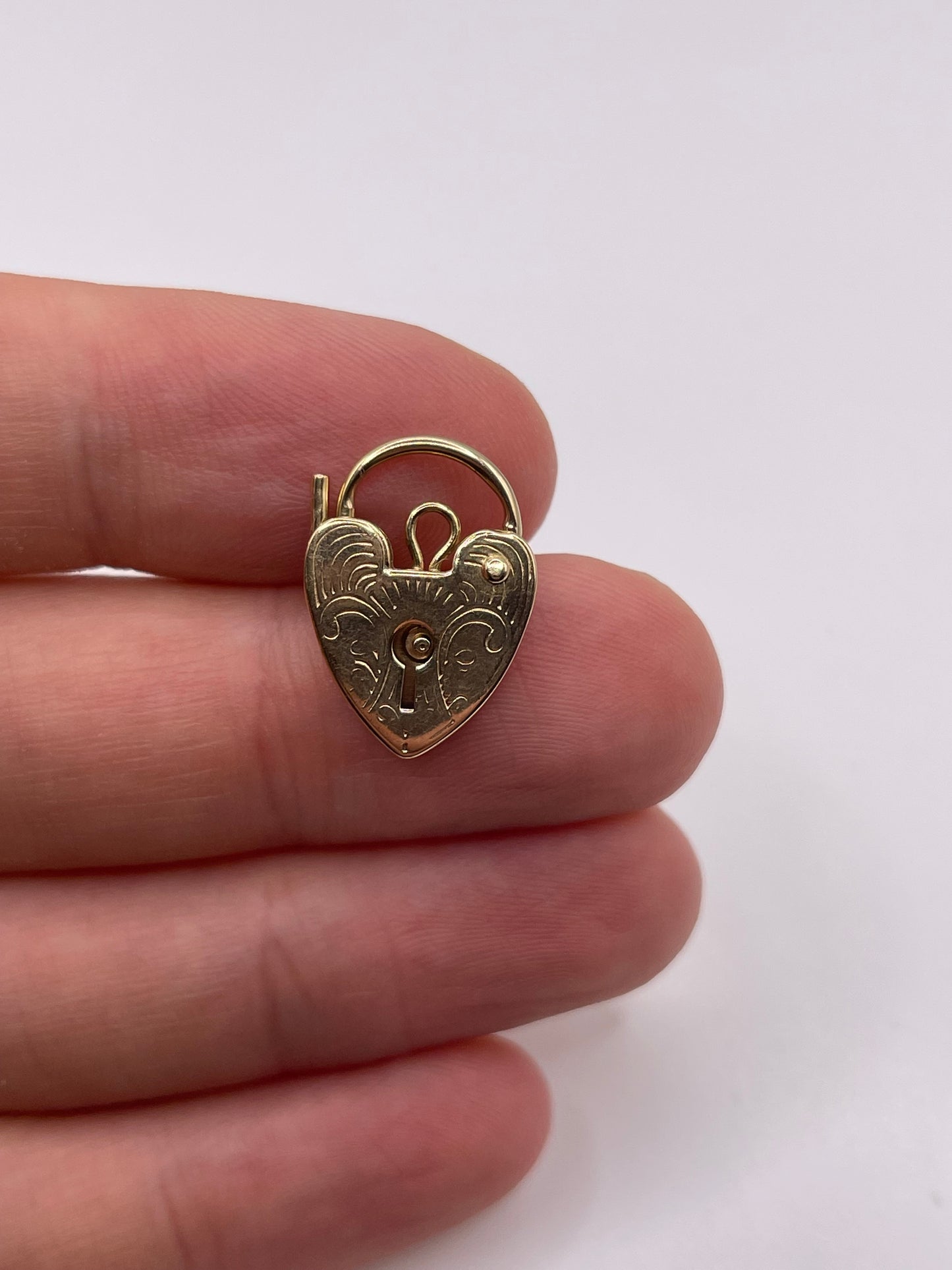 9ct gold engraved padlock 2