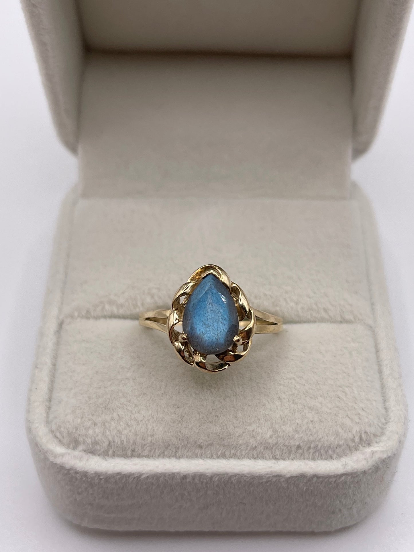 9ct gold labradorite ring