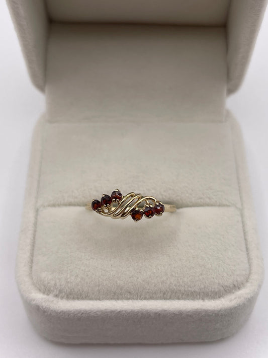 9ct gold garnet ring