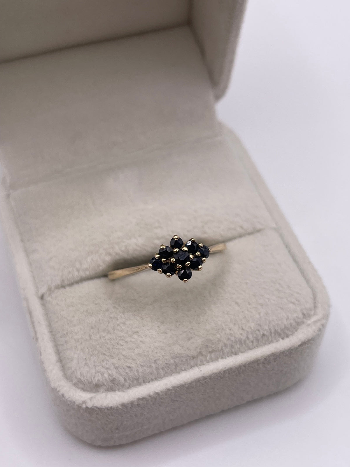 9ct gold sapphire cluster ring