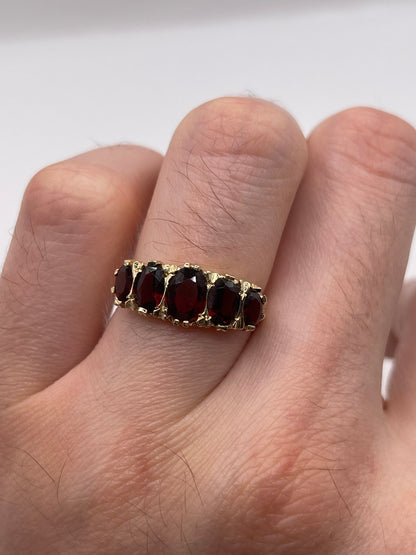 9ct gold garnet ring
