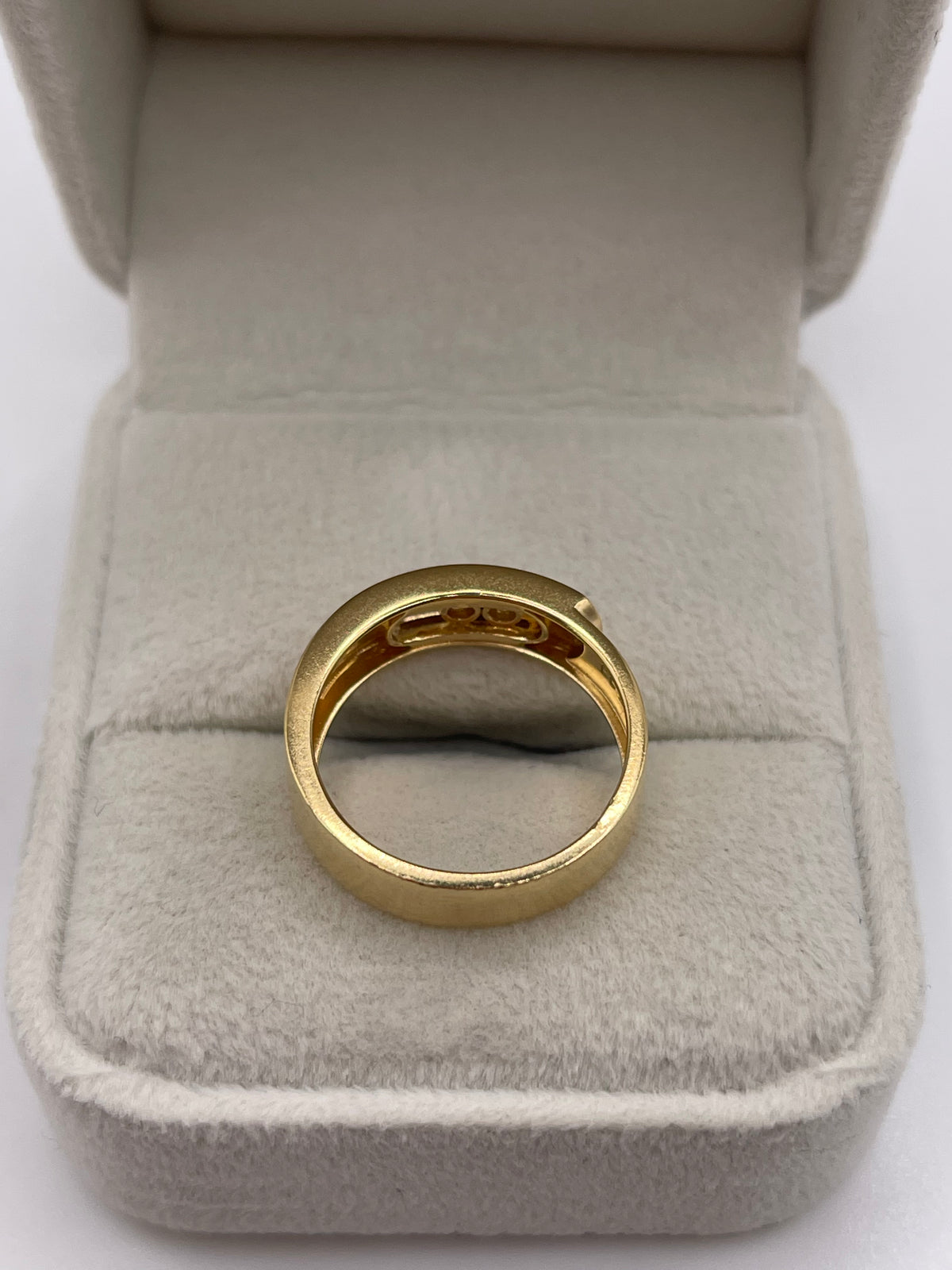 18ct gold cz moving ring