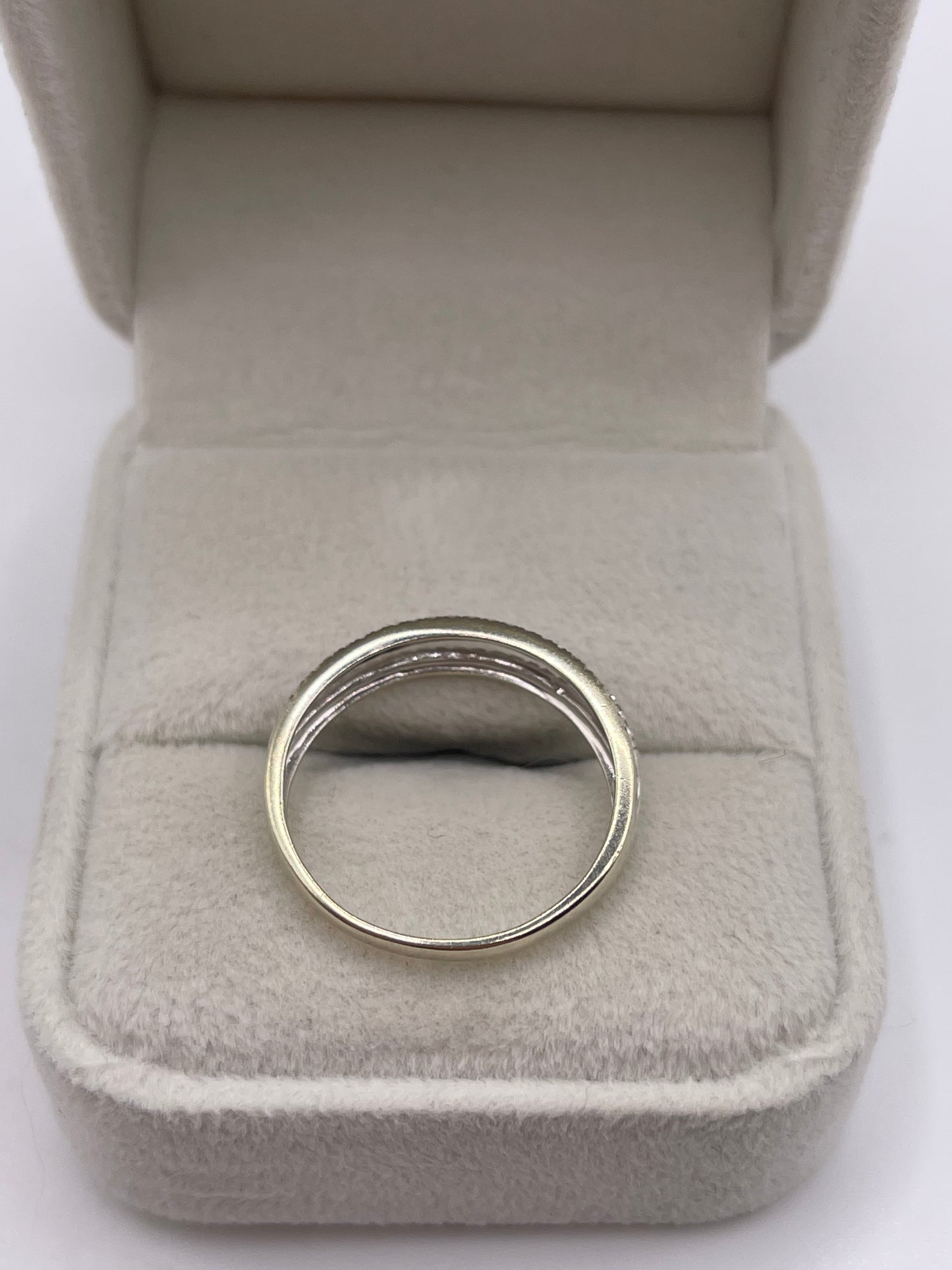 9ct white gold diamond ring