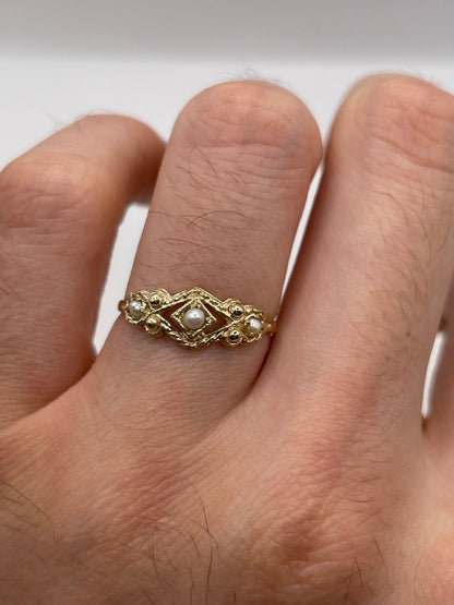 9ct gold pearl ring