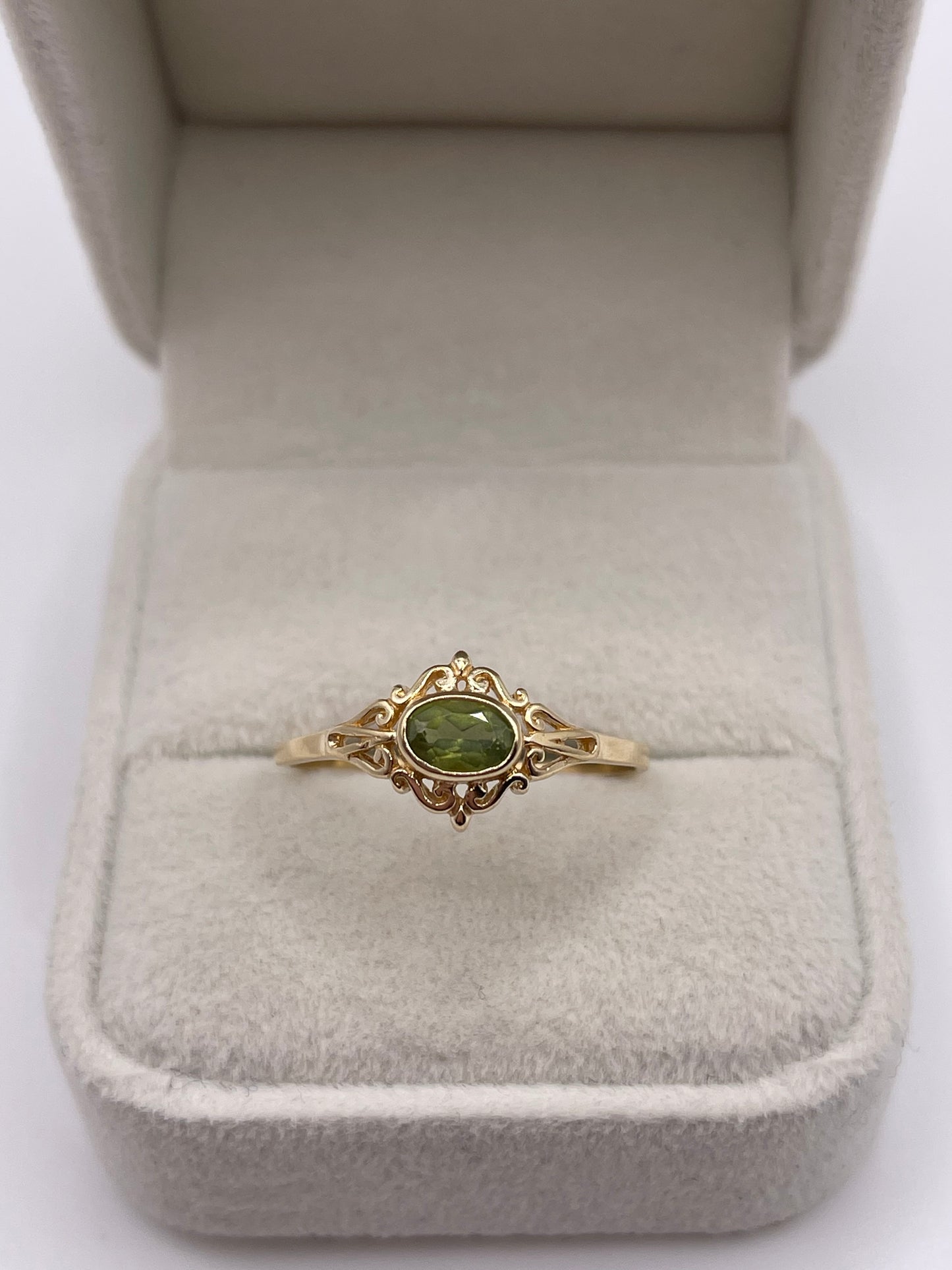9ct gold quartz ring