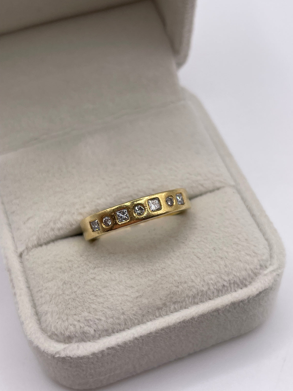 Heavy 18ct gold diamond ring