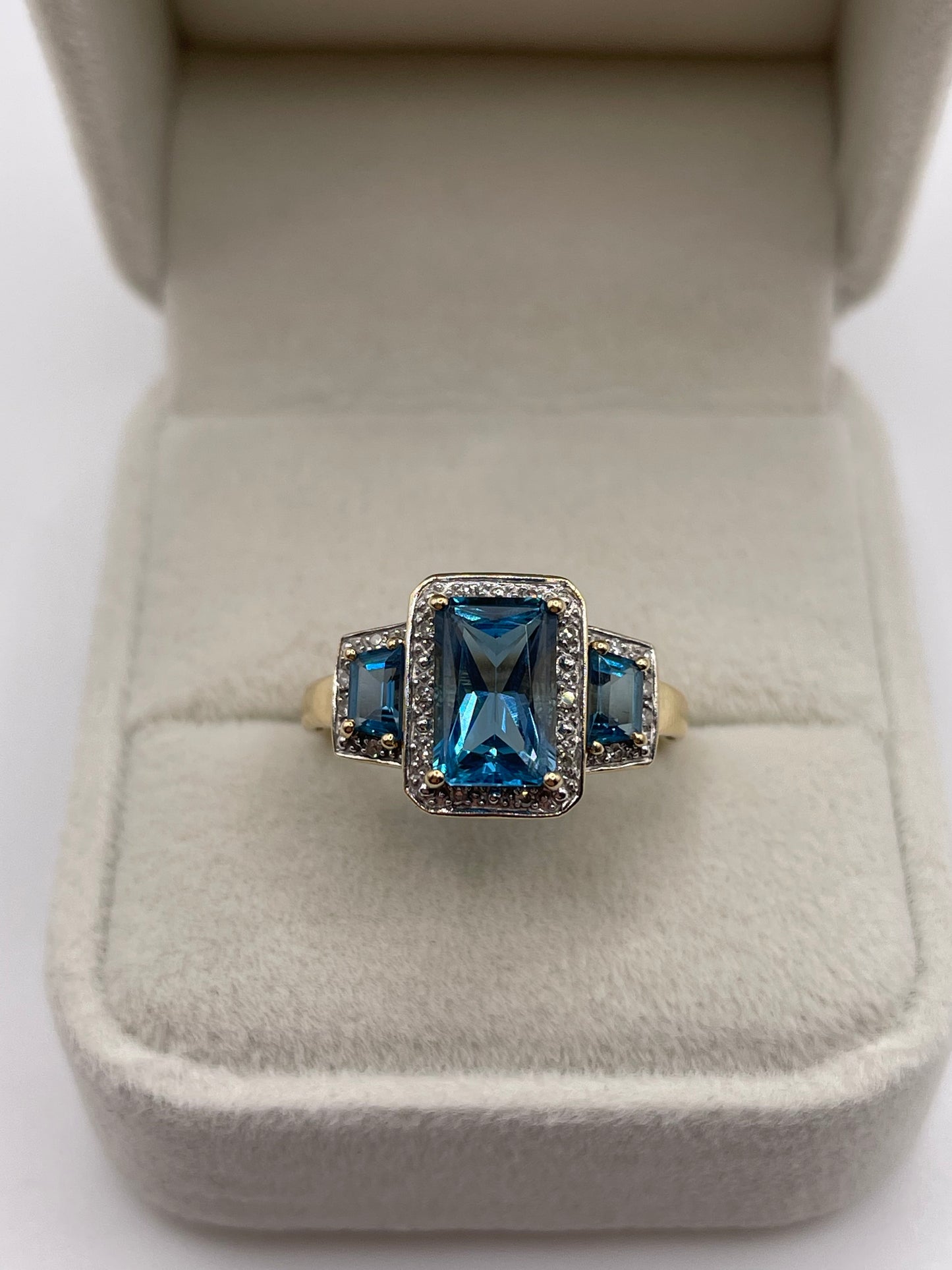 9ct gold topaz and diamond ring