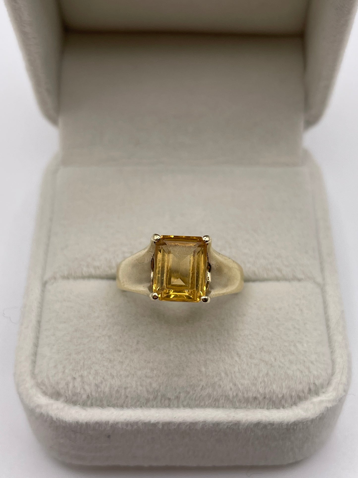 9ct gold citrine ring