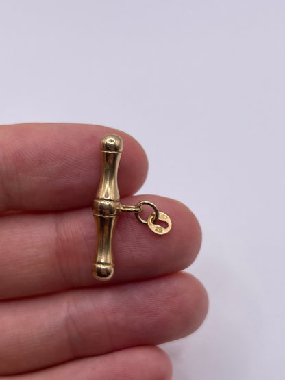 9ct gold t bar pendant
