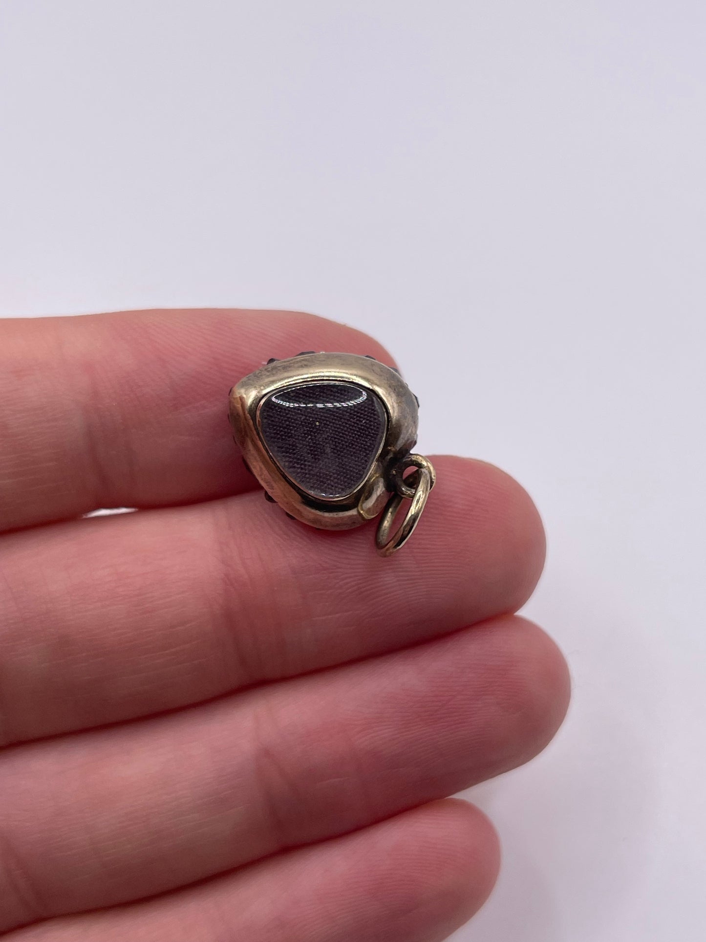 9ct gold garnet heart locket pendant