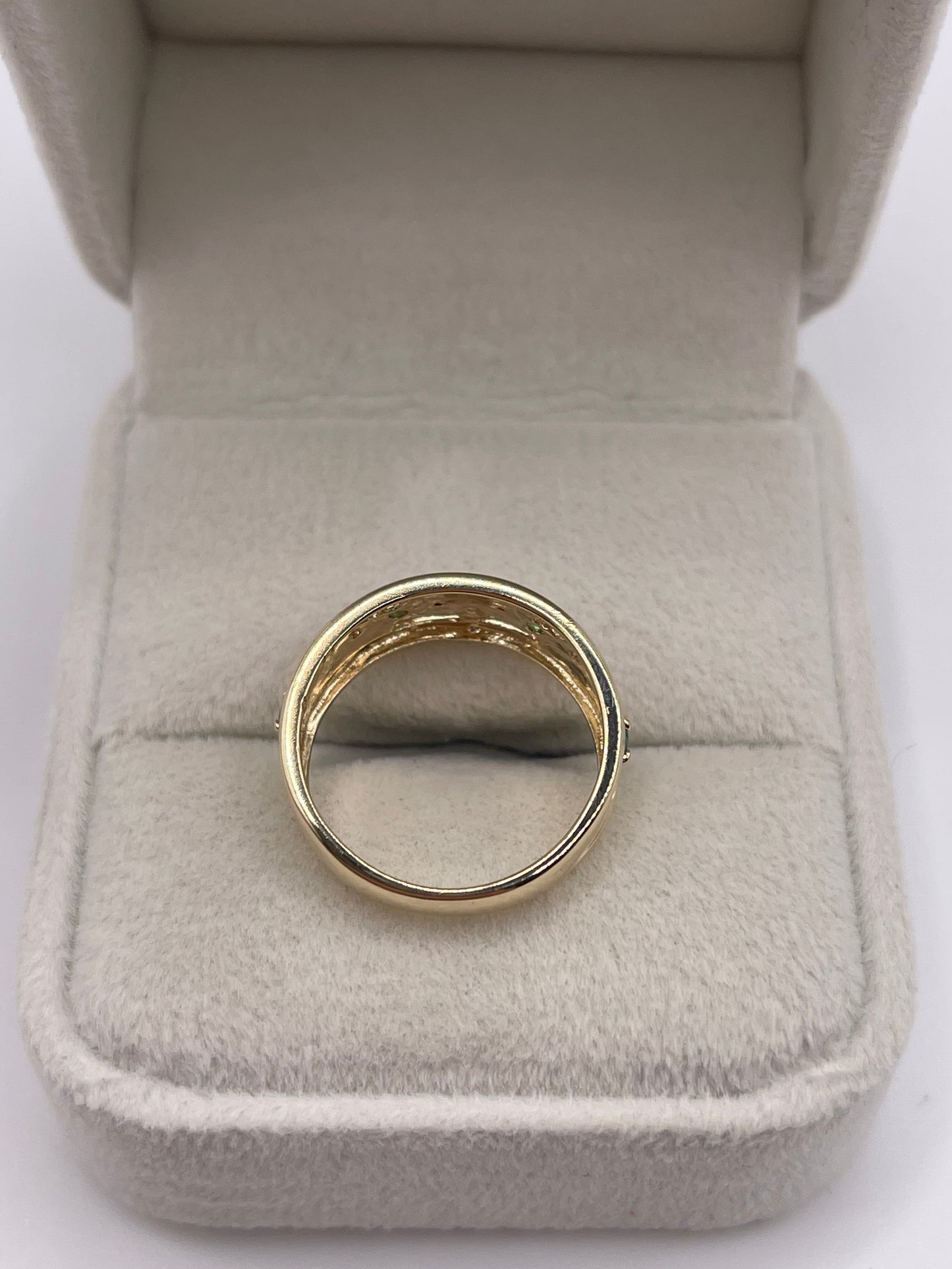 9ct gold emerald and diamond ring
