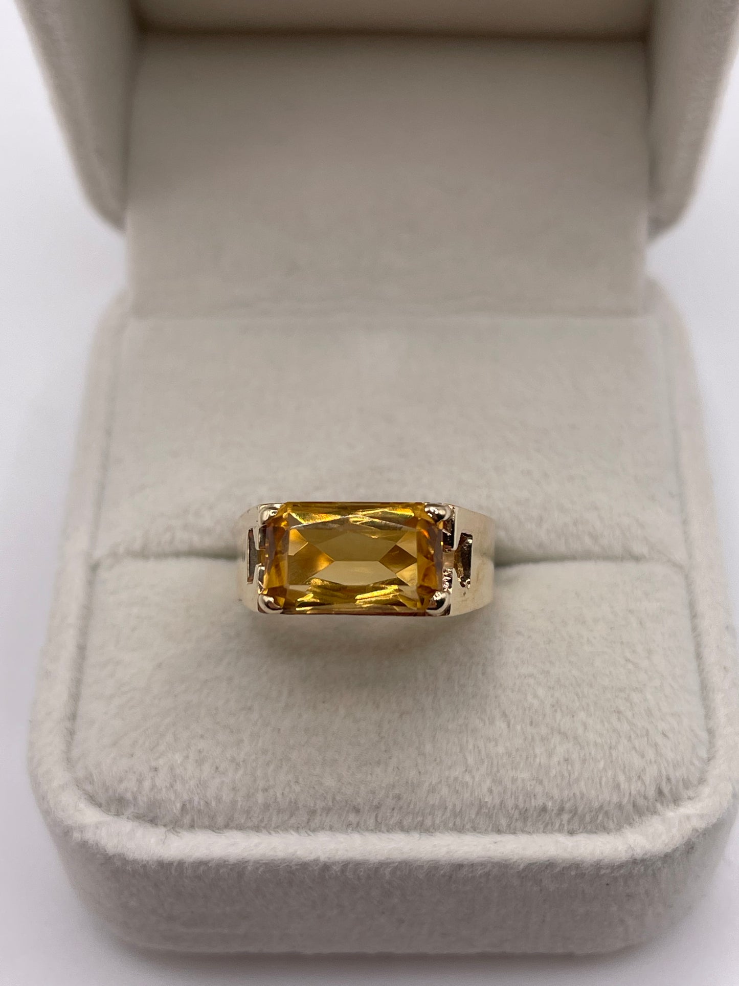 9ct gold citrine ring