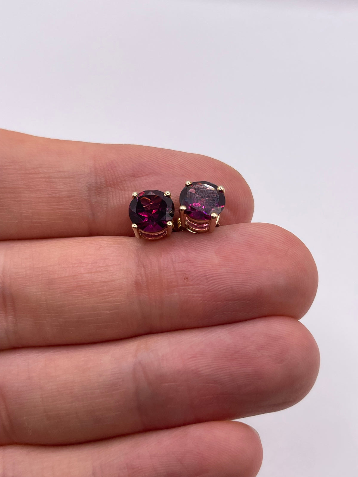 9ct gold garnet earrings