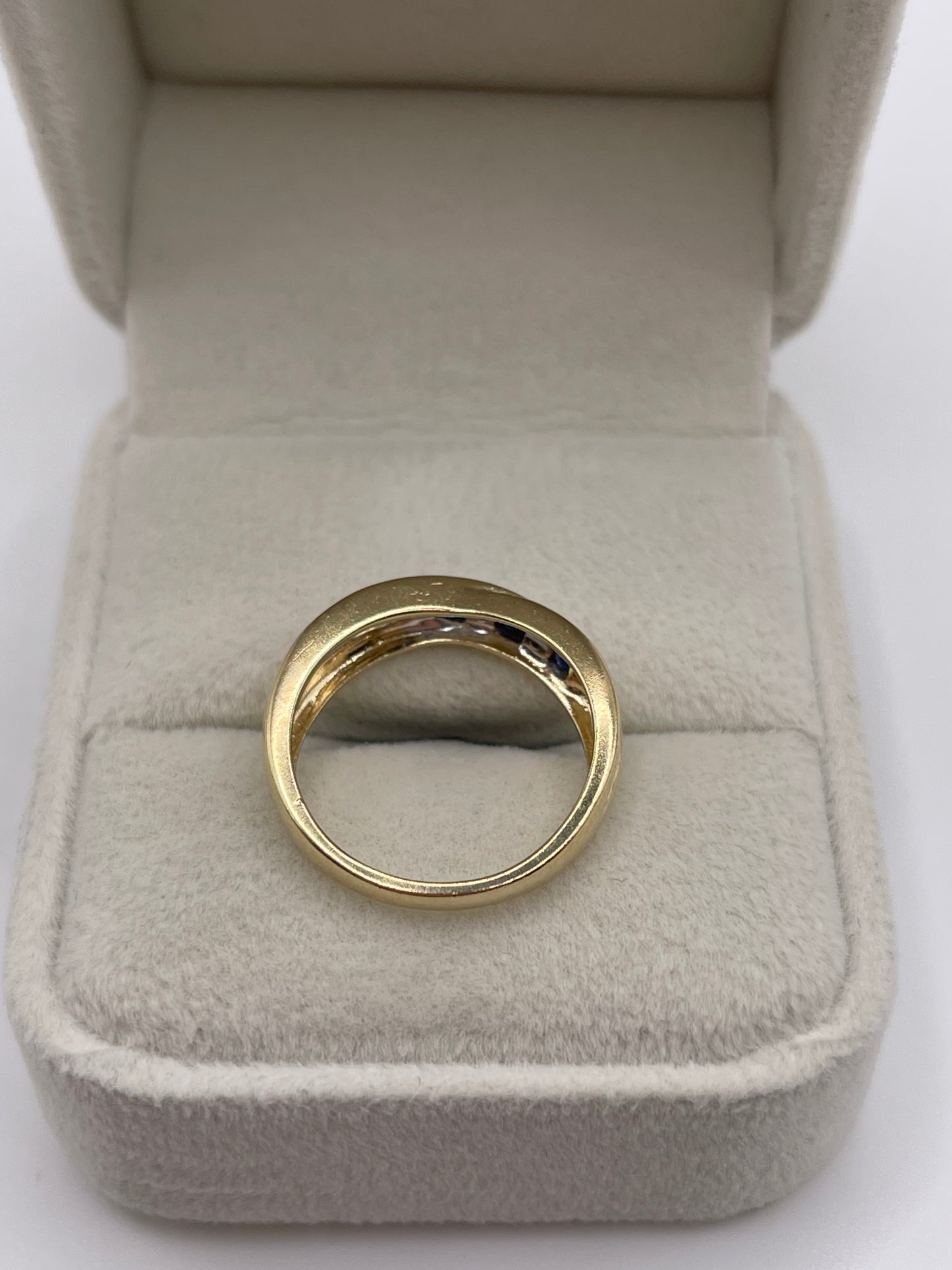 9ct gold sapphire and diamond ring