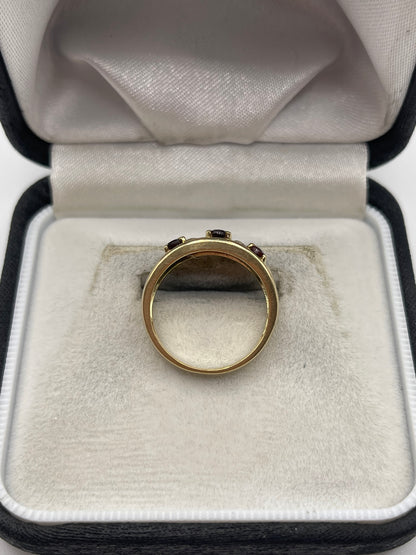 9ct gold garnet ring